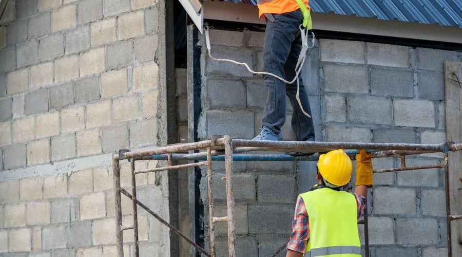 Expert Emergency Roof Repairs services in Coral, MI